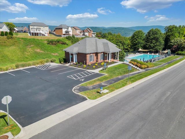 2287 Foxfield LN, Salem, VA 24153