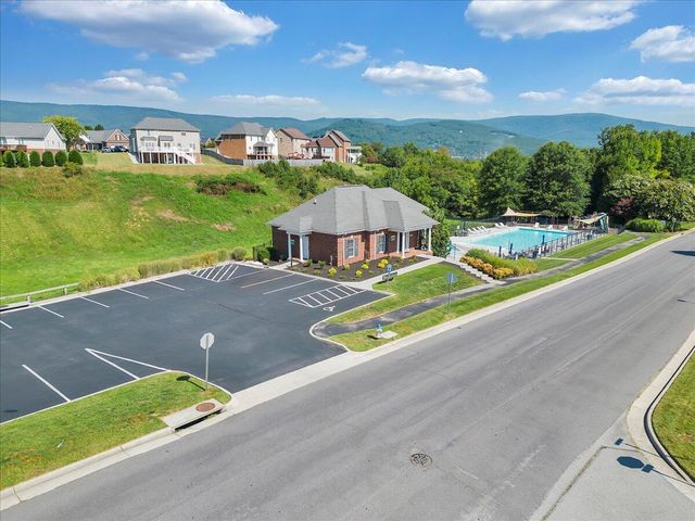 2287 Foxfield LN, Salem, VA 24153