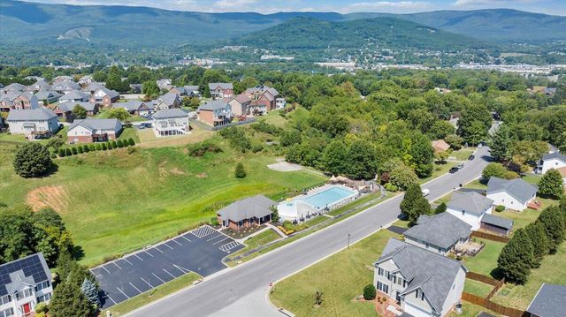 2287 Foxfield LN, Salem, VA 24153