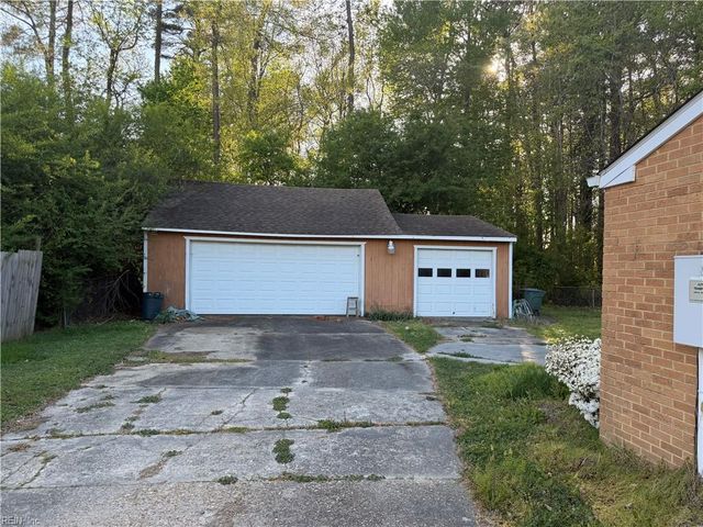 107 Carver PL, Yorktown, VA 23692