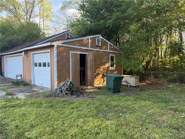 107 Carver PL, Yorktown, VA 23692