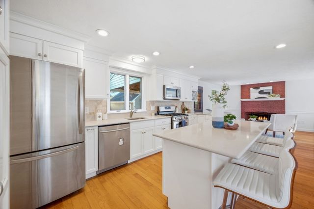 31 Ellison Park, Waltham, MA 02452