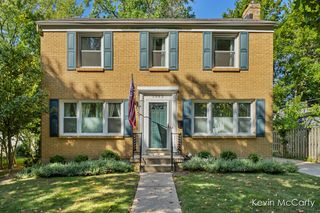 1043 Floral Avenue SE, East Grand Rapids, MI 49506