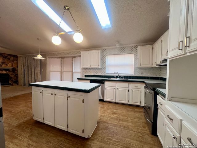 445 South Trail, Pleasanton, TX 78064
