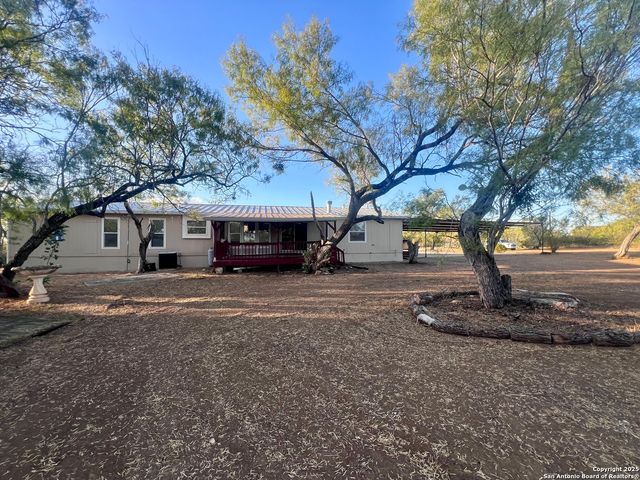 445 South Trail, Pleasanton, TX 78064