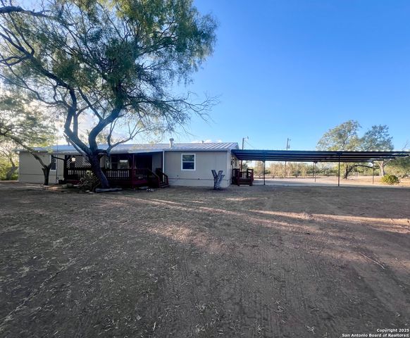 445 South Trail, Pleasanton, TX 78064