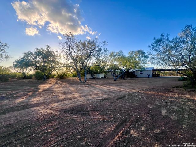 445 South Trail, Pleasanton, TX 78064
