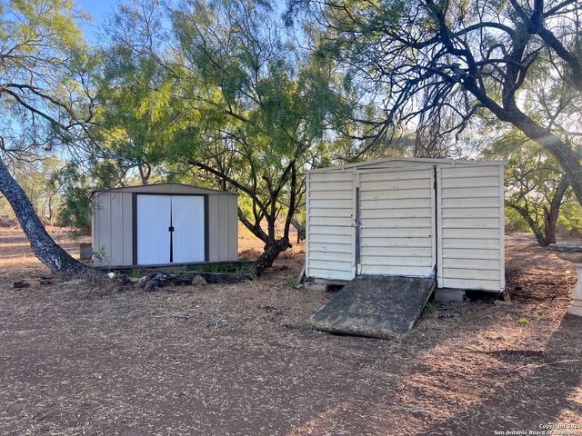 445 South Trail, Pleasanton, TX 78064