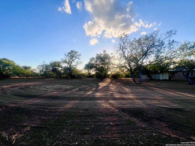 445 South Trail, Pleasanton, TX 78064