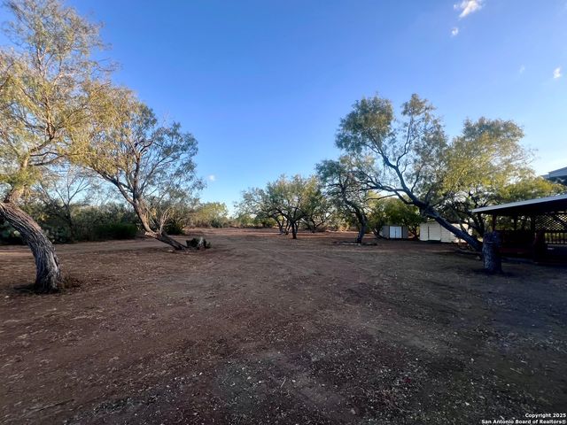 445 South Trail, Pleasanton, TX 78064