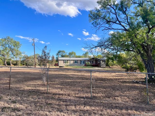 445 South Trail, Pleasanton, TX 78064