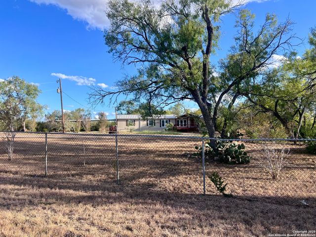 445 South Trail, Pleasanton, TX 78064