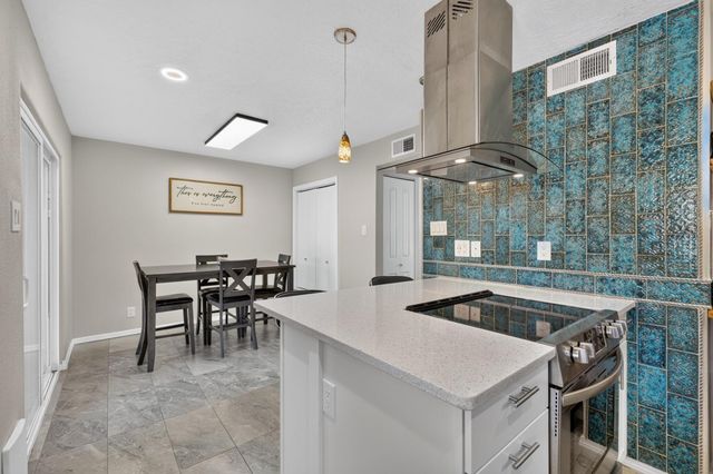 609 Grecian Lane NW, Albuquerque, NM 87107