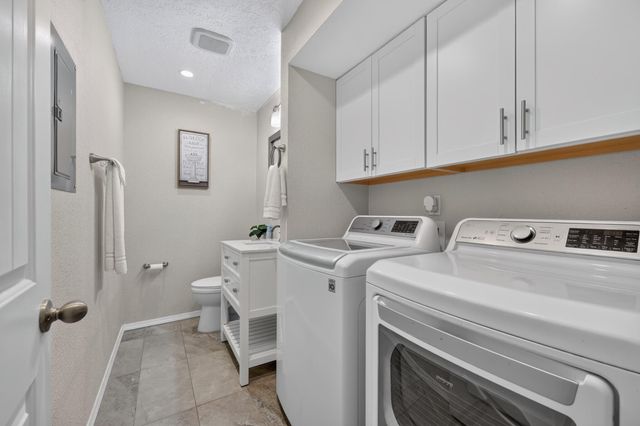 609 Grecian Lane NW, Albuquerque, NM 87107