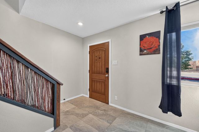 609 Grecian Lane NW, Albuquerque, NM 87107