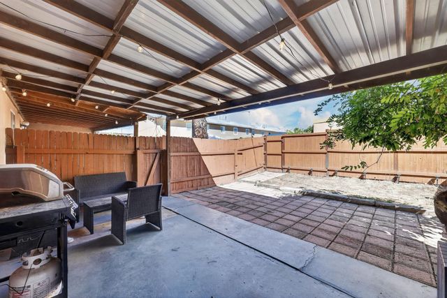 609 Grecian Lane NW, Albuquerque, NM 87107
