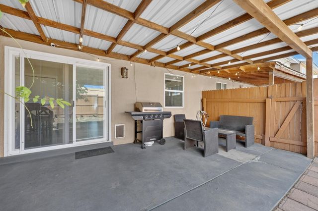 609 Grecian Lane NW, Albuquerque, NM 87107