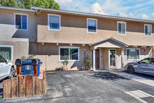 609 Grecian Lane NW, Albuquerque, NM 87107