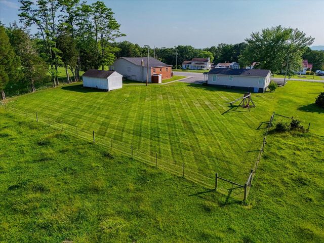 2104 Old Fincastle RD, Fincastle, VA 24090