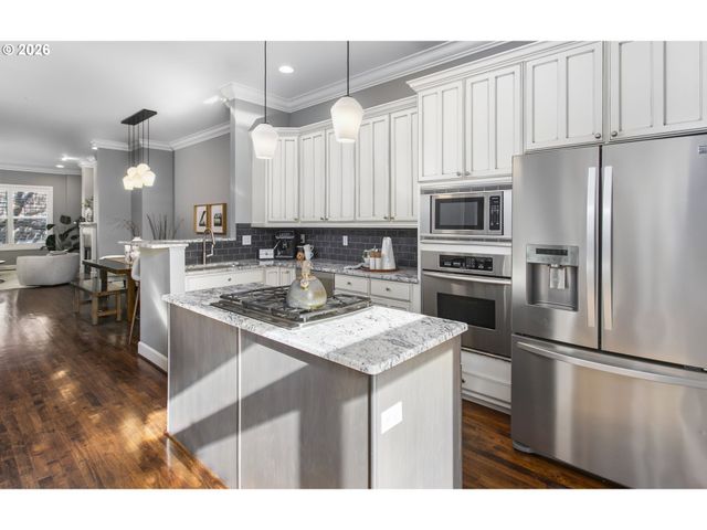 1936 Nw OVERTON St, Portland, OR 97209