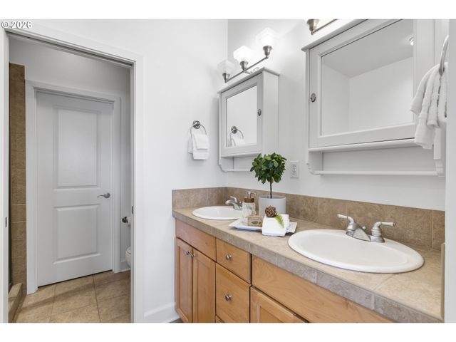 1936 Nw OVERTON St, Portland, OR 97209