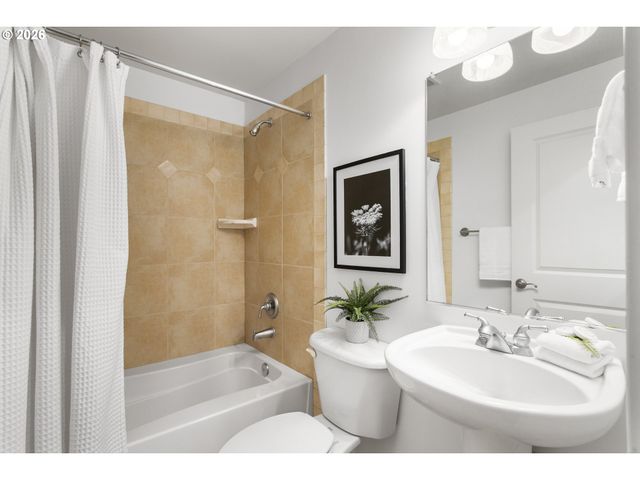 1936 Nw OVERTON St, Portland, OR 97209