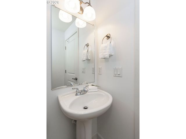 1936 Nw OVERTON St, Portland, OR 97209