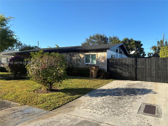 365 NW 4th Ct, Deerfield Beach, FL 33441