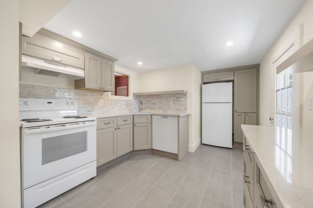 56 Vinton Street 6, Melrose, MA 02176