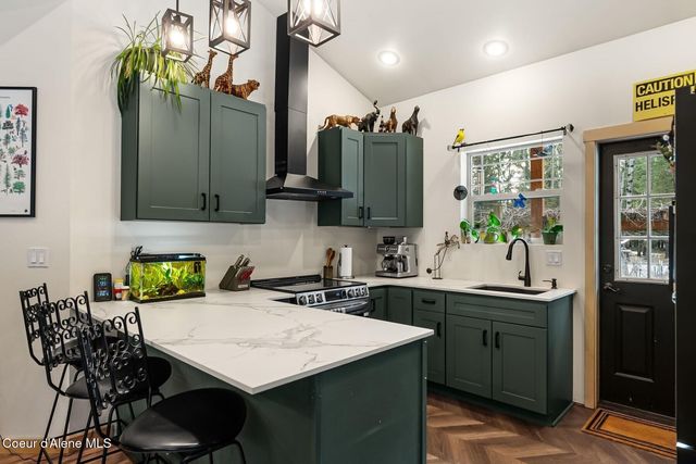 870 Samuels RD, Sandpoint, ID 83864