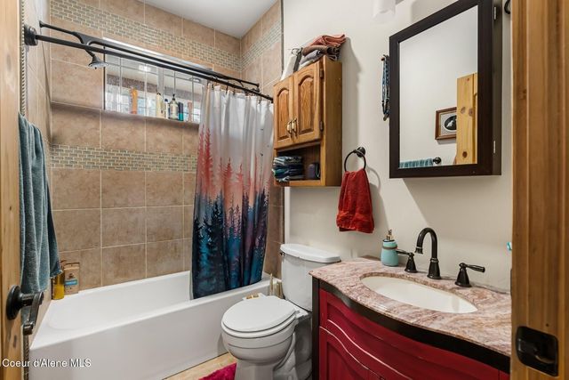 870 Samuels RD, Sandpoint, ID 83864