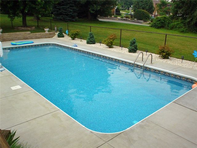 112 CIRCLE DRIVE, Irwin, PA 15642