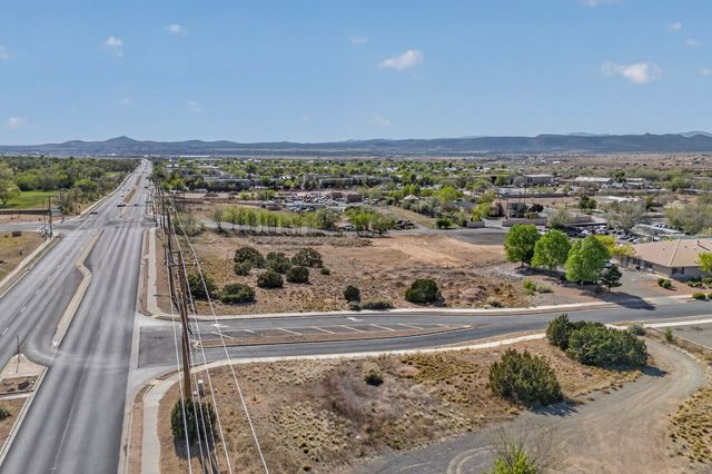 6753 Airport Road, Santa Fe, NM 87507