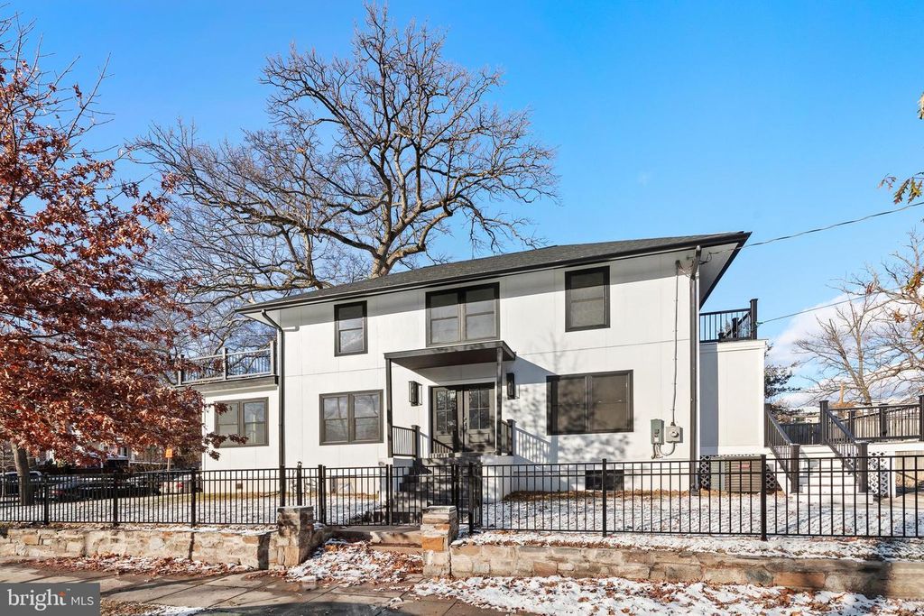 1355 LONGFELLOW ST NW, Washington, DC 20011