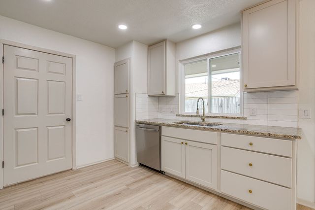 7017 Betsy Ross Court, Watauga, TX 76148