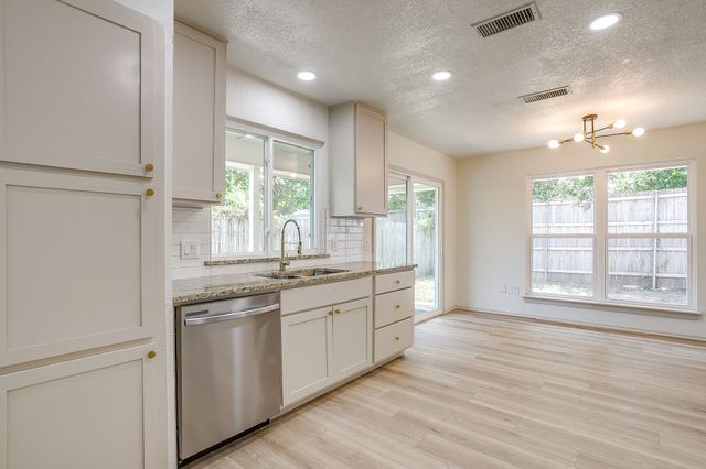 7017 Betsy Ross Court, Watauga, TX 76148