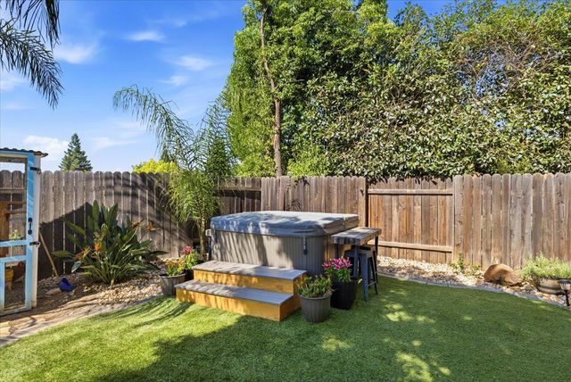 6314 Emerald Dr, Rocklin, CA 95677