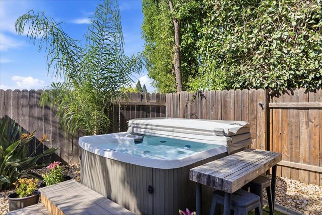 6314 Emerald Dr, Rocklin, CA 95677