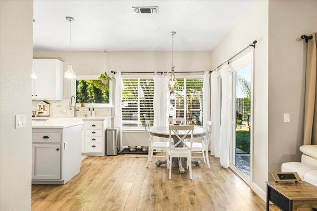 6314 Emerald Dr, Rocklin, CA 95677