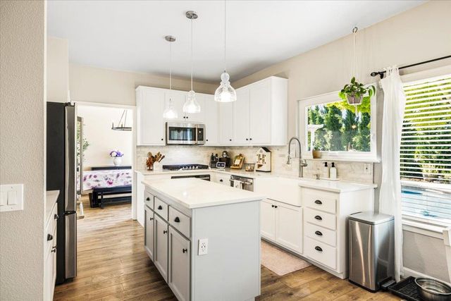 6314 Emerald Dr, Rocklin, CA 95677