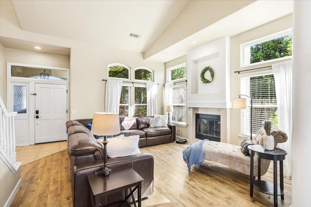 6314 Emerald Dr, Rocklin, CA 95677