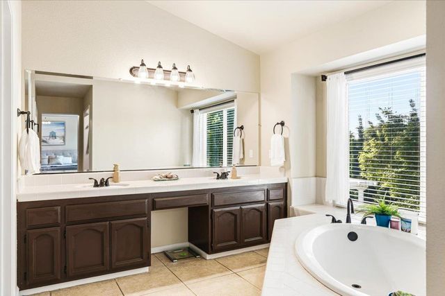 6314 Emerald Dr, Rocklin, CA 95677
