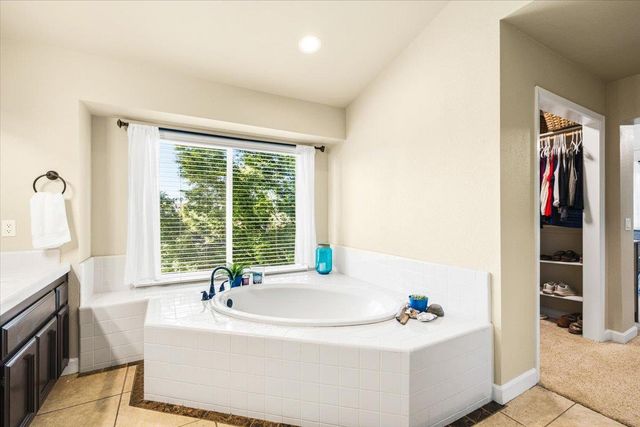 6314 Emerald Dr, Rocklin, CA 95677
