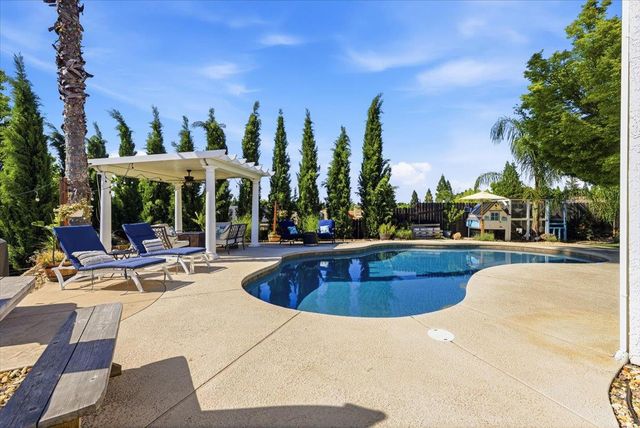 6314 Emerald Dr, Rocklin, CA 95677