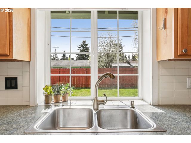 1137 Ne 193RD Ave, Portland, OR 97230