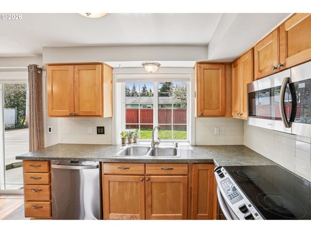 1137 Ne 193RD Ave, Portland, OR 97230