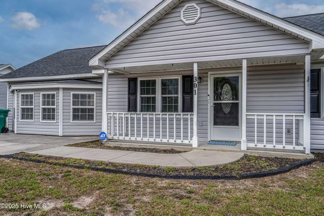 301 Foxtrace Lane, Hubert, NC 28539