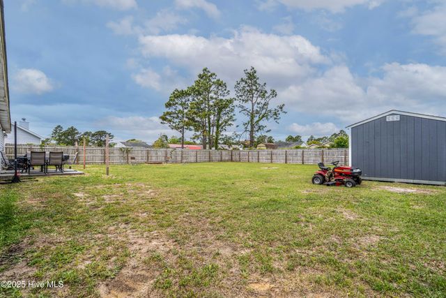301 Foxtrace Lane, Hubert, NC 28539