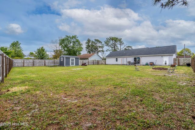 301 Foxtrace Lane, Hubert, NC 28539