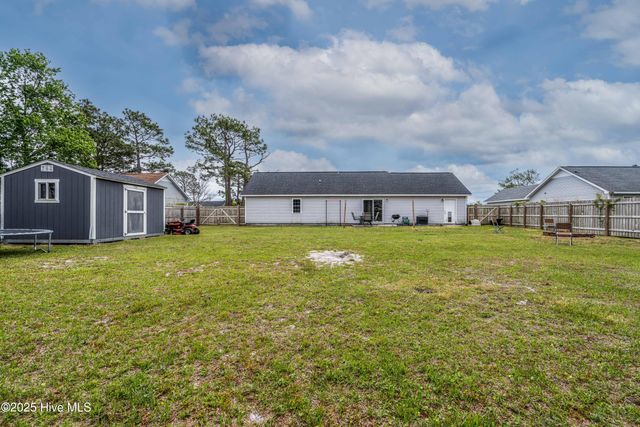 301 Foxtrace Lane, Hubert, NC 28539